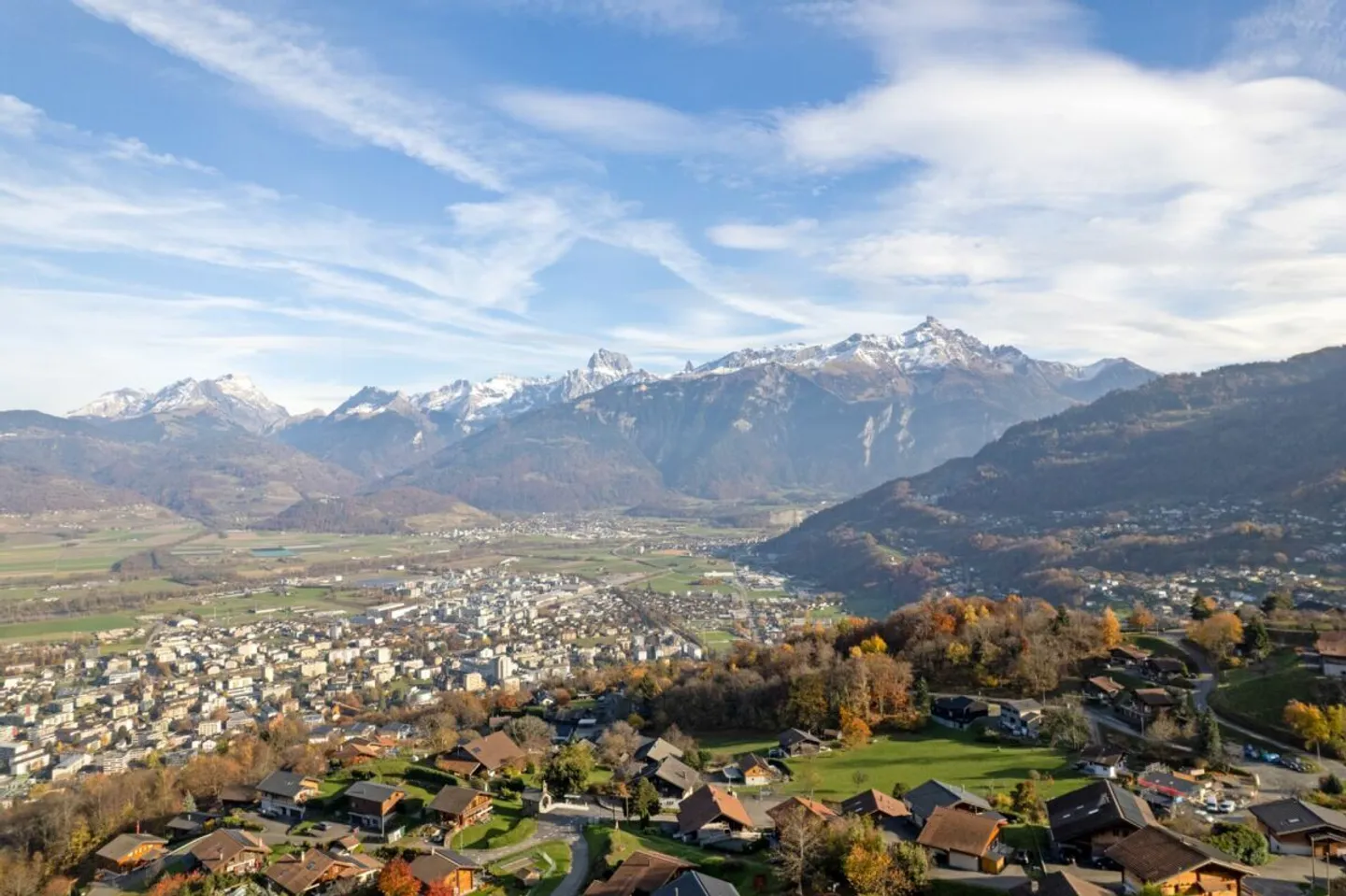 Grundstück mit atemberaubendem Blick für 2 Doppelhaushälften mit gültiger Baugenehmigung! - Foto 7 von 8