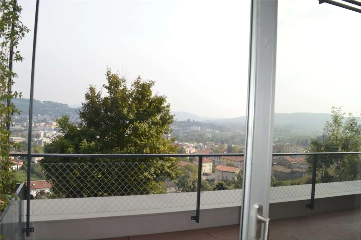 NEUE VILLA MIT GARTEN UND PANORAMATERRASSE - Foto 7 von 16