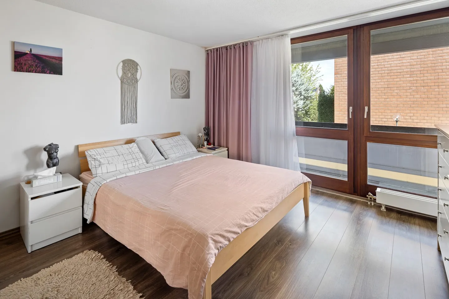 Modern Apartment with Nature Views - Photo 5 of 13