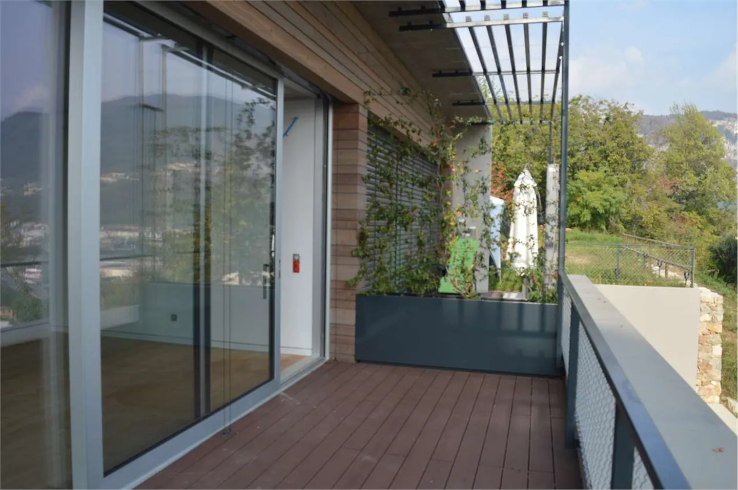 NEUE VILLA MIT GARTEN UND PANORAMATERRASSE - Foto 4 von 16