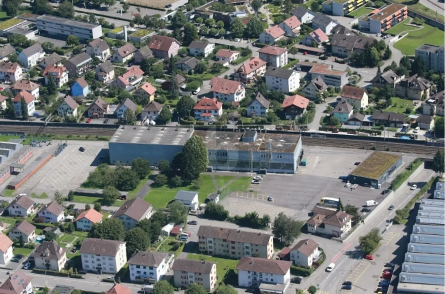 «10 - 300 AUSSENPARKPLÄTZE VERFÜGBAR» - Foto 3 von 5