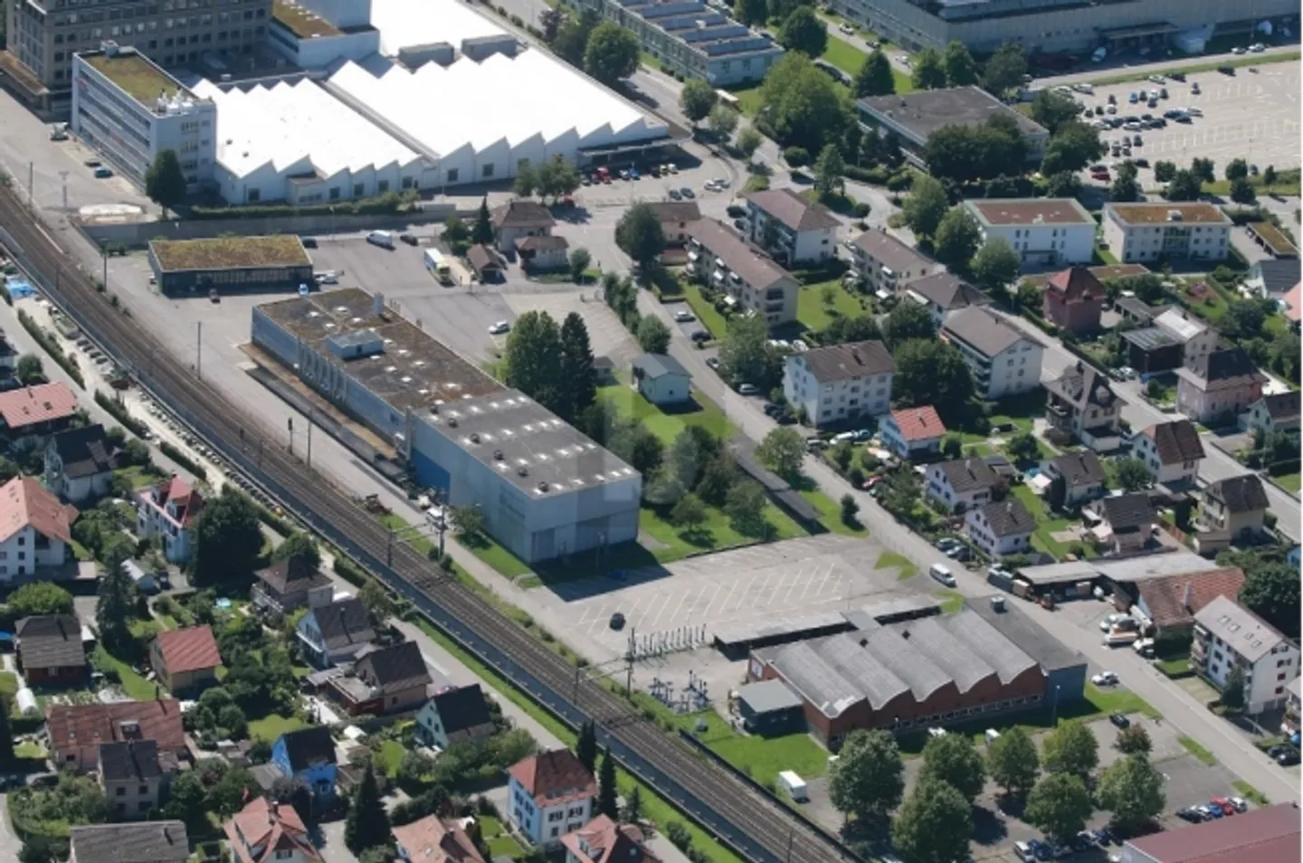 «10 - 300 AUSSENPARKPLÄTZE VERFÜGBAR» - Foto 4 von 5