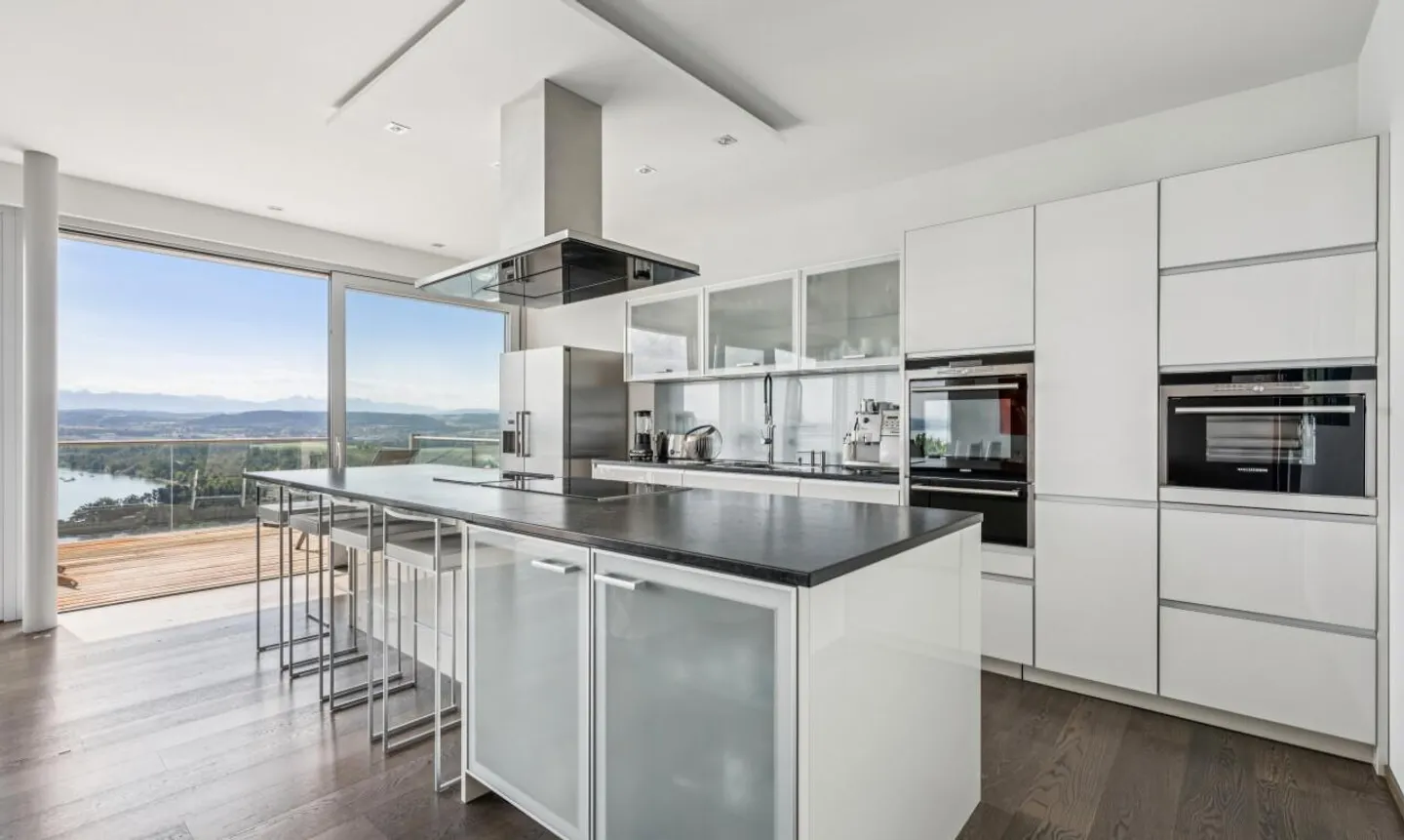 Exclusive: Architect-designed villa with a view of Lake Murten - Photo 8 of 11