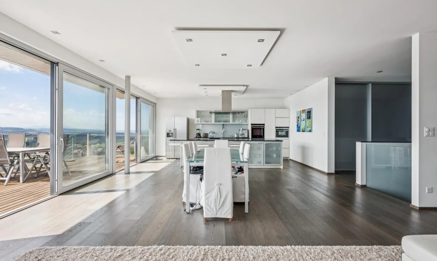 Exclusive: Architect-designed villa with a view of Lake Murten - Photo 3 of 11