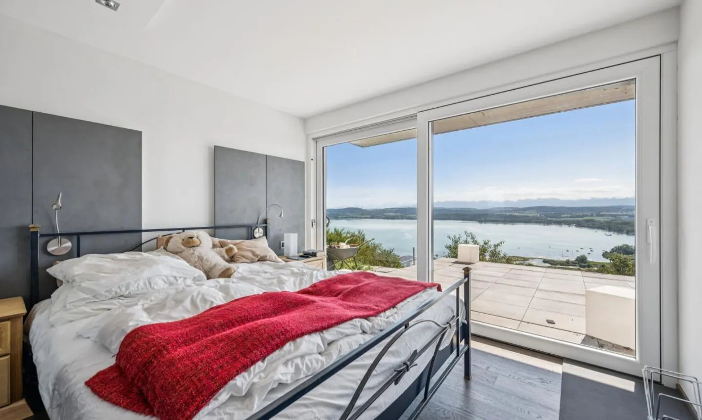 Exclusive: Architect-designed villa with a view of Lake Murten - Photo 10 of 11