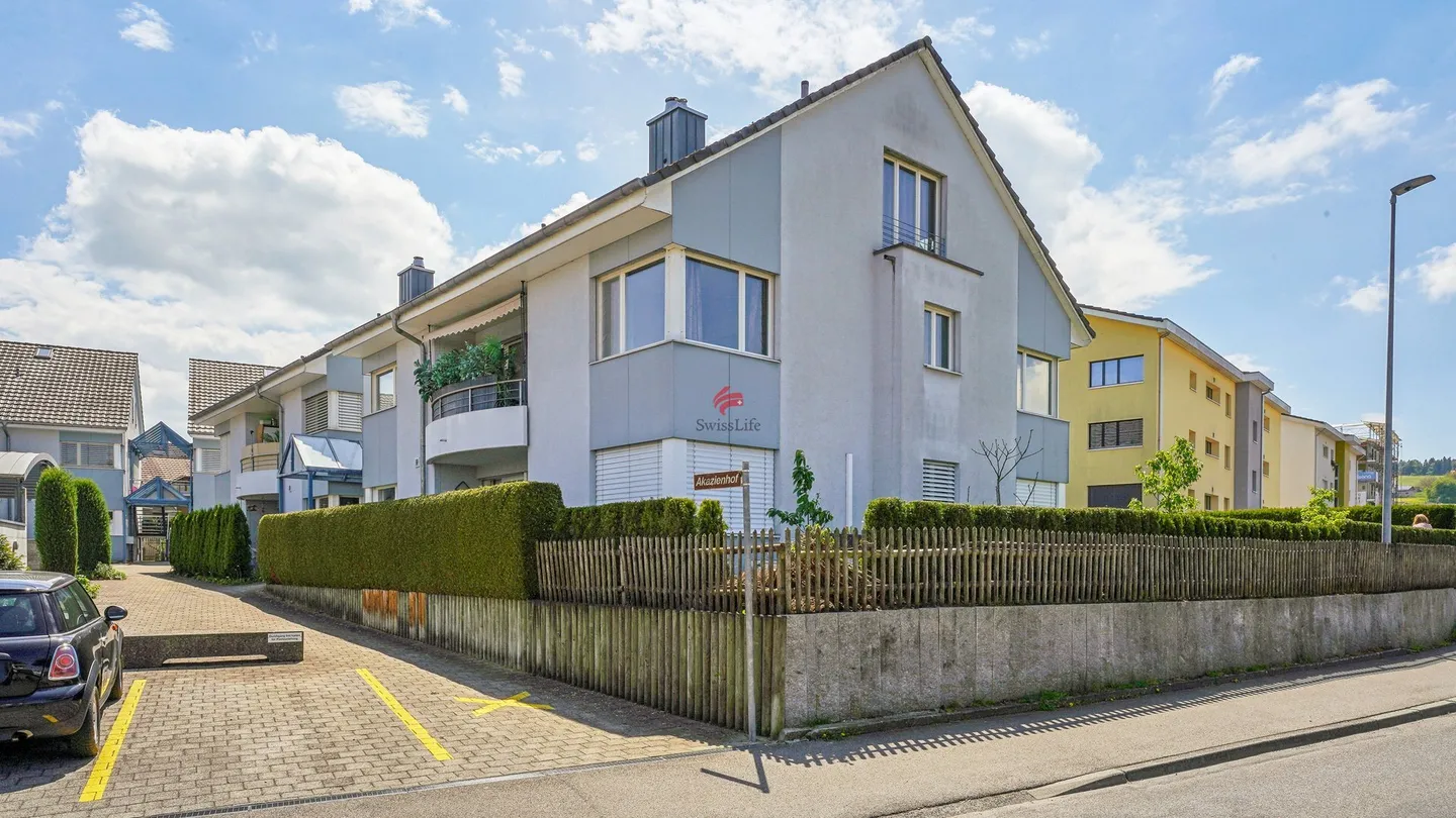 House-in-house feeling: Spacious maisonette with 3 balconies and open gallery - Photo 1 of 12