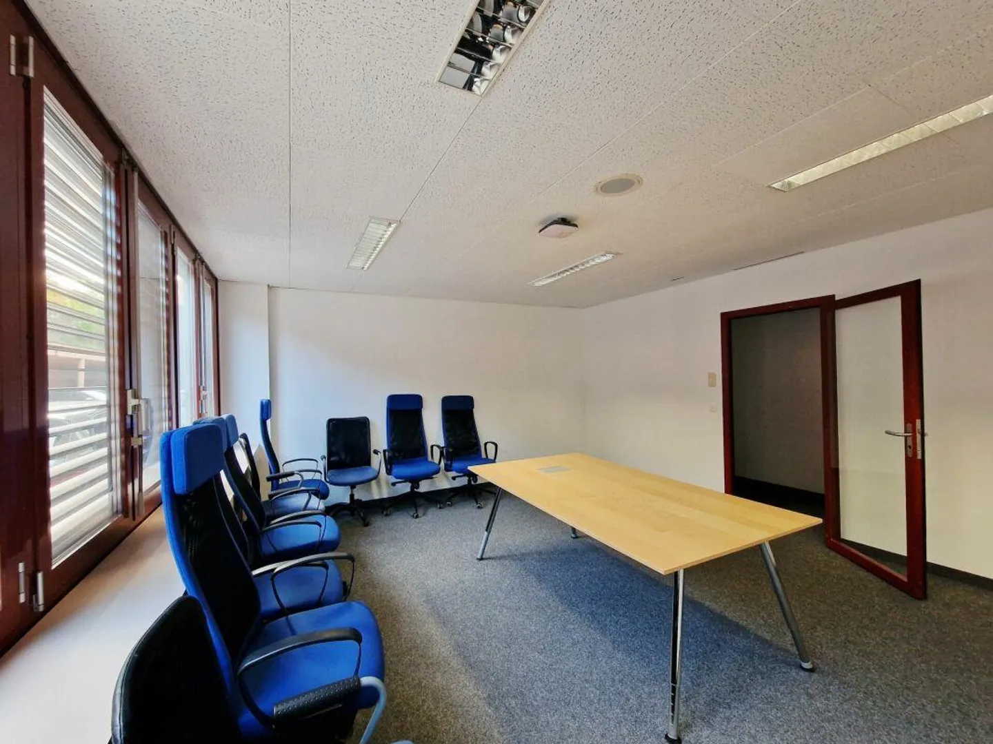 Opportunity: Bright offices, ready to use and on the ground floor! - Photo 3 of 8