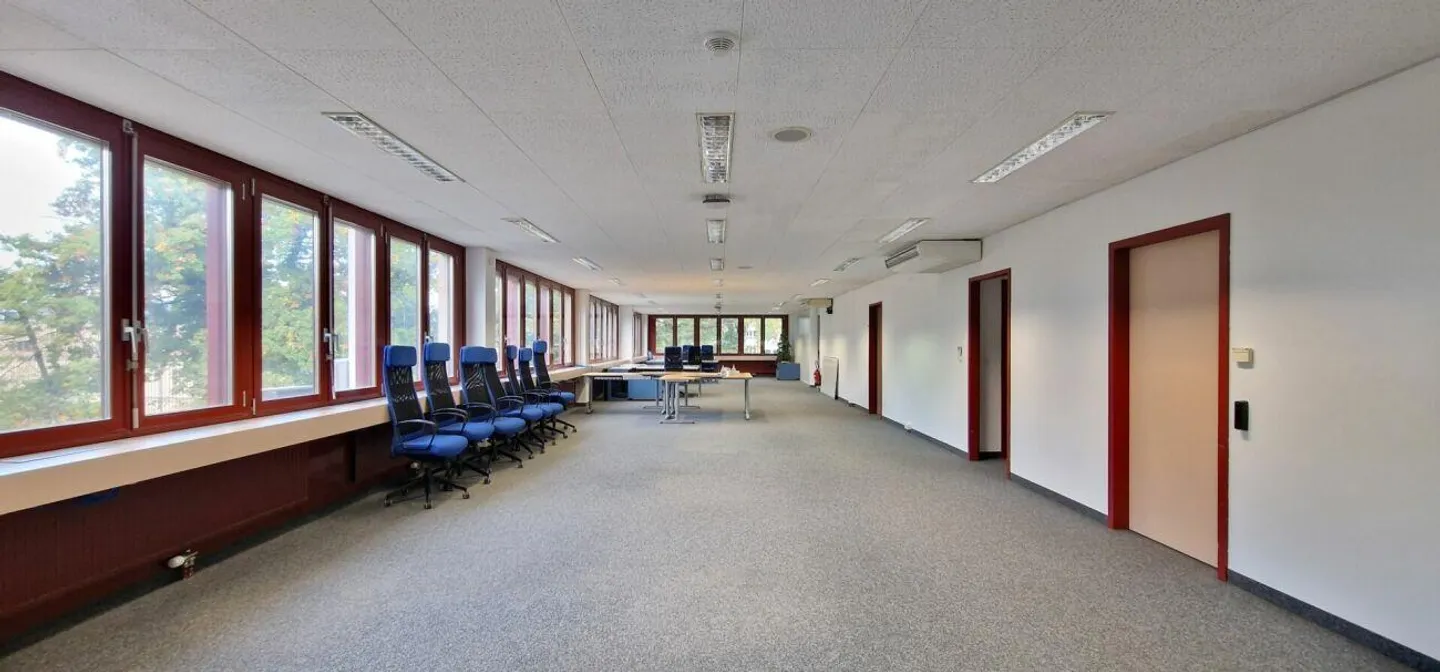 Opportunity: Bright offices, ready to use and on the ground floor! - Photo 4 of 8