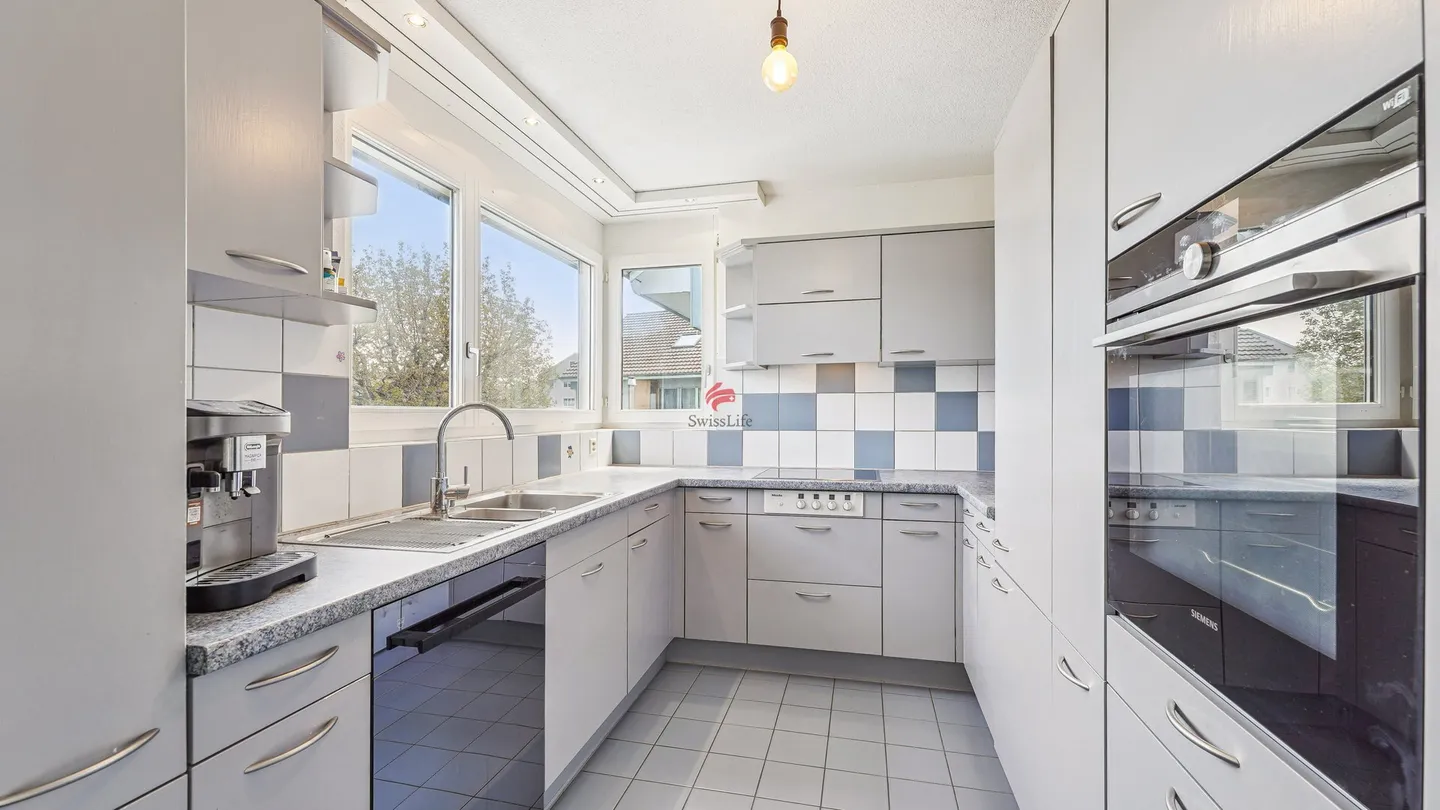 House-in-house feeling: Spacious maisonette with 3 balconies and open gallery - Photo 4 of 12