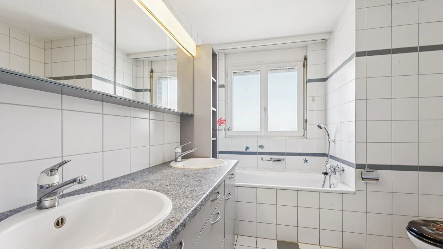 House-in-house feeling: Spacious maisonette with 3 balconies and open gallery - Photo 8 of 12