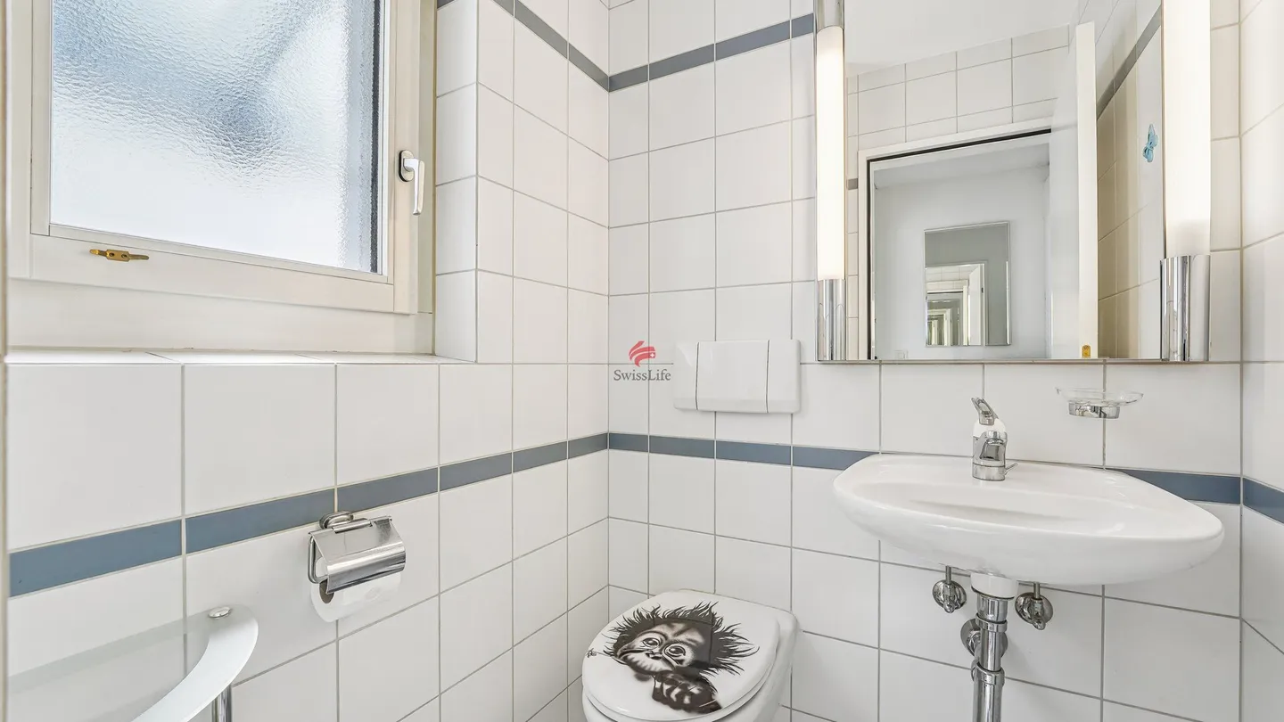 House-in-house feeling: Spacious maisonette with 3 balconies and open gallery - Photo 9 of 12