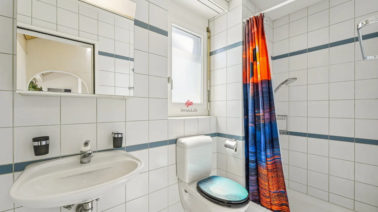 House-in-house feeling: Spacious maisonette with 3 balconies and open gallery - Photo 10 of 12