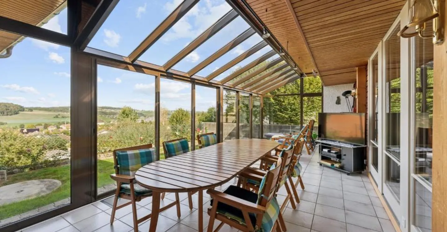 Schönes Haus mit zwei Wohnungen und Garten - Foto 4 von 13