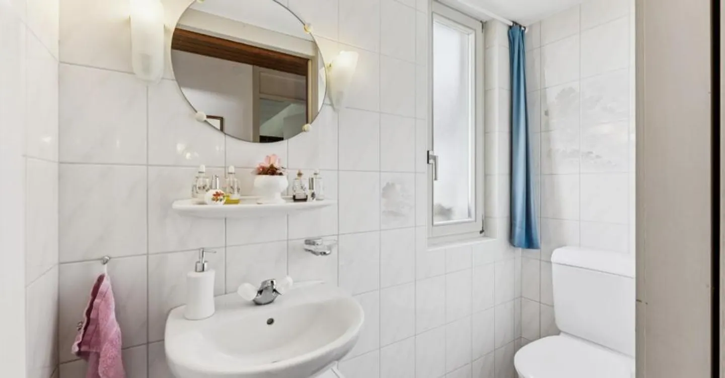 Schönes Haus mit zwei Wohnungen und Garten - Foto 10 von 13
