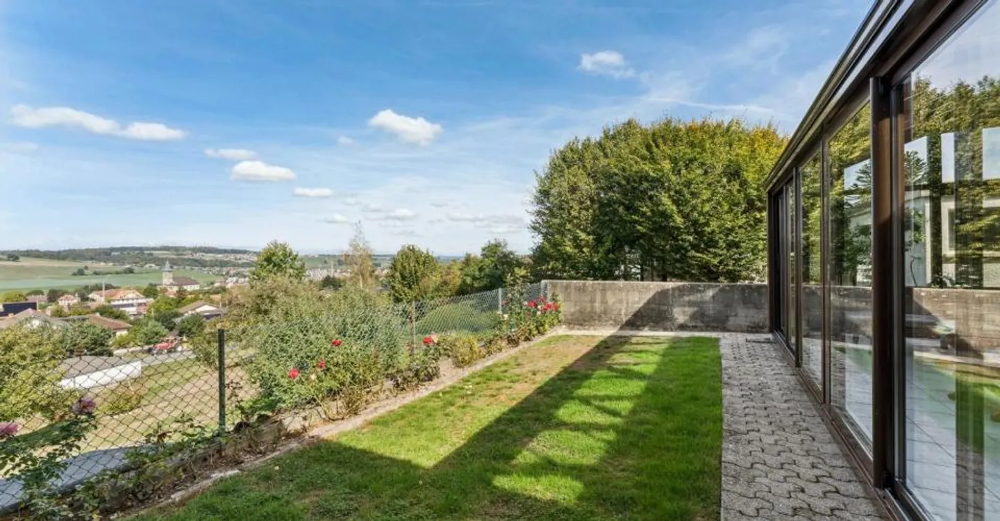 Schönes Haus mit zwei Wohnungen und Garten - Foto 5 von 13