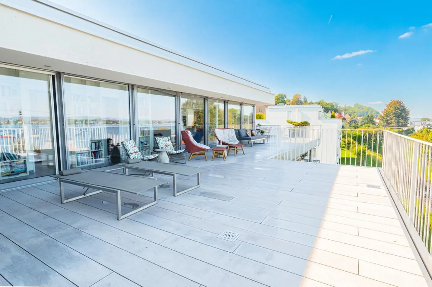 Exclusive penthouse apartment with unobstructed lake view - Photo 6 of 22