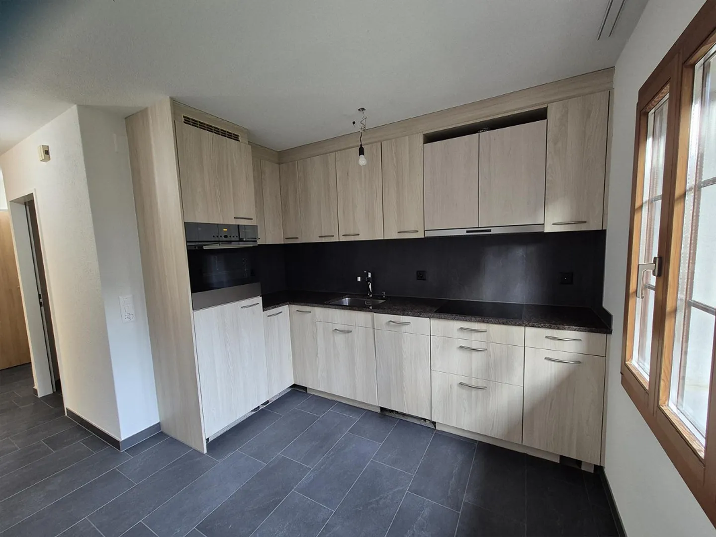 Frisch renovierte 2.5-Zimmer-Wohnung zu vermieten - Foto 3 von 6