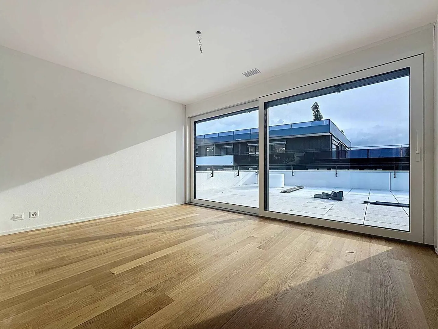 Appartamento lussuoso di 4,5 stanze con terrazza di 117m2 e balcone di 47m2, ascensore privato al 2° piano - Foto 4 di 13