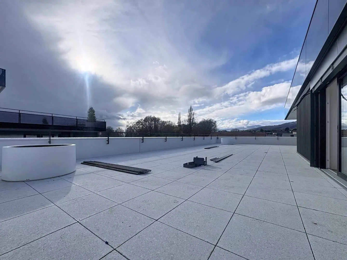 Appartamento lussuoso di 4,5 stanze con terrazza di 117m2 e balcone di 47m2, ascensore privato al 2° piano - Foto 8 di 13