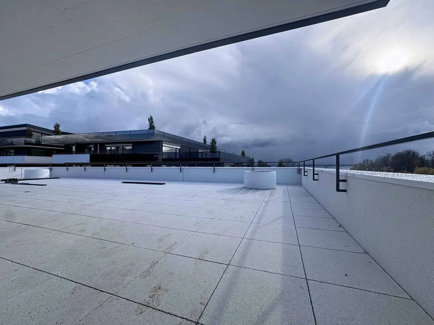 Appartamento lussuoso di 4,5 stanze con terrazza di 117m2 e balcone di 47m2, ascensore privato al 2° piano - Foto 9 di 13