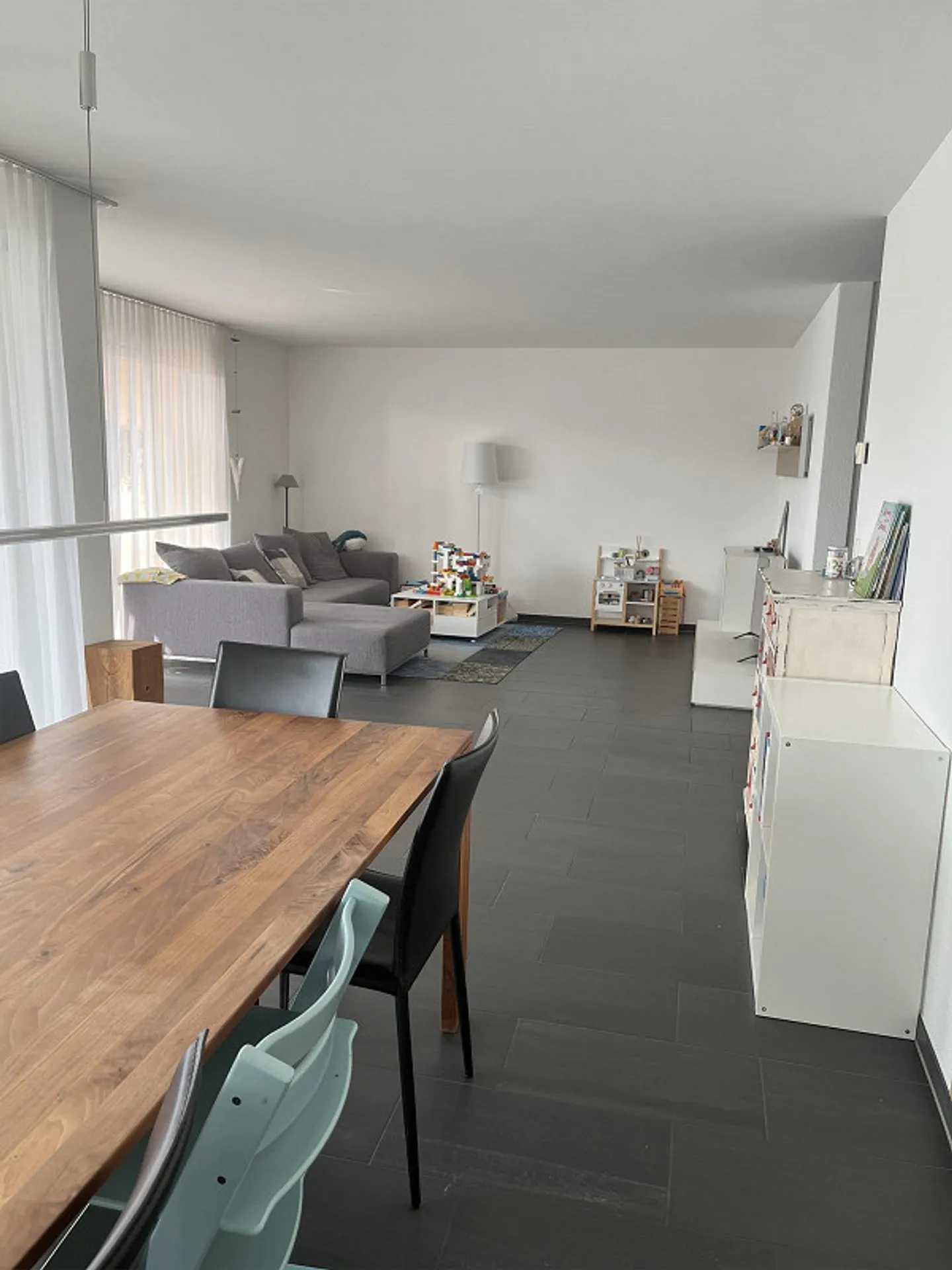 Exklusive Wohnung mit grosser Terrasse - Foto 1 von 12