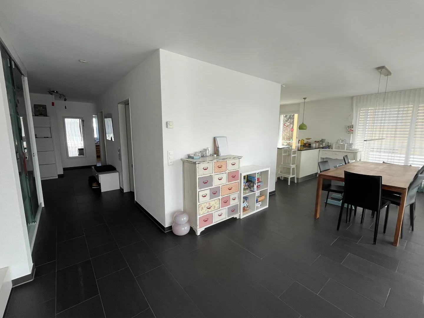 Exklusive Wohnung mit grosser Terrasse - Foto 3 von 12