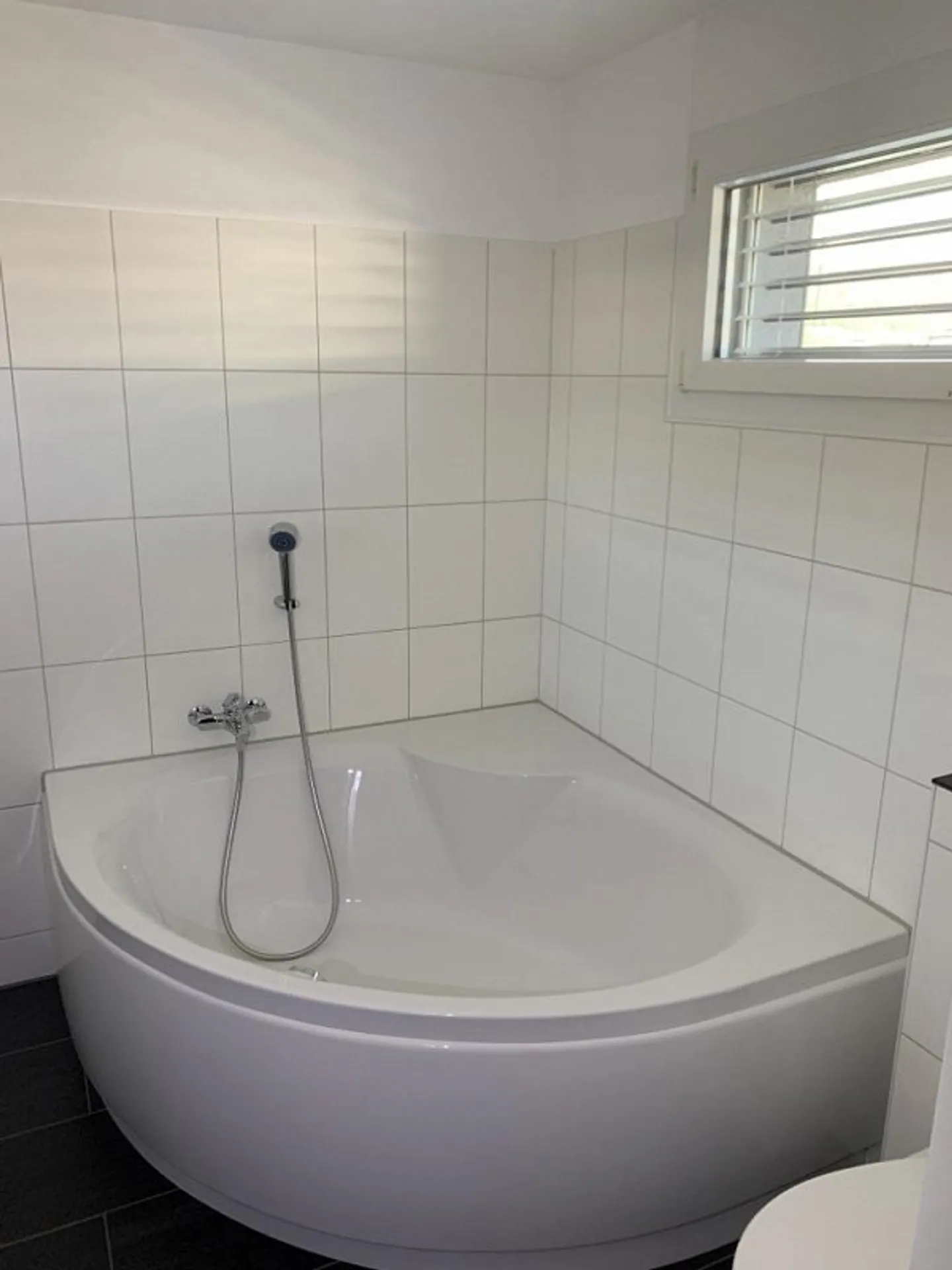 Exklusive Wohnung mit grosser Terrasse - Foto 7 von 12