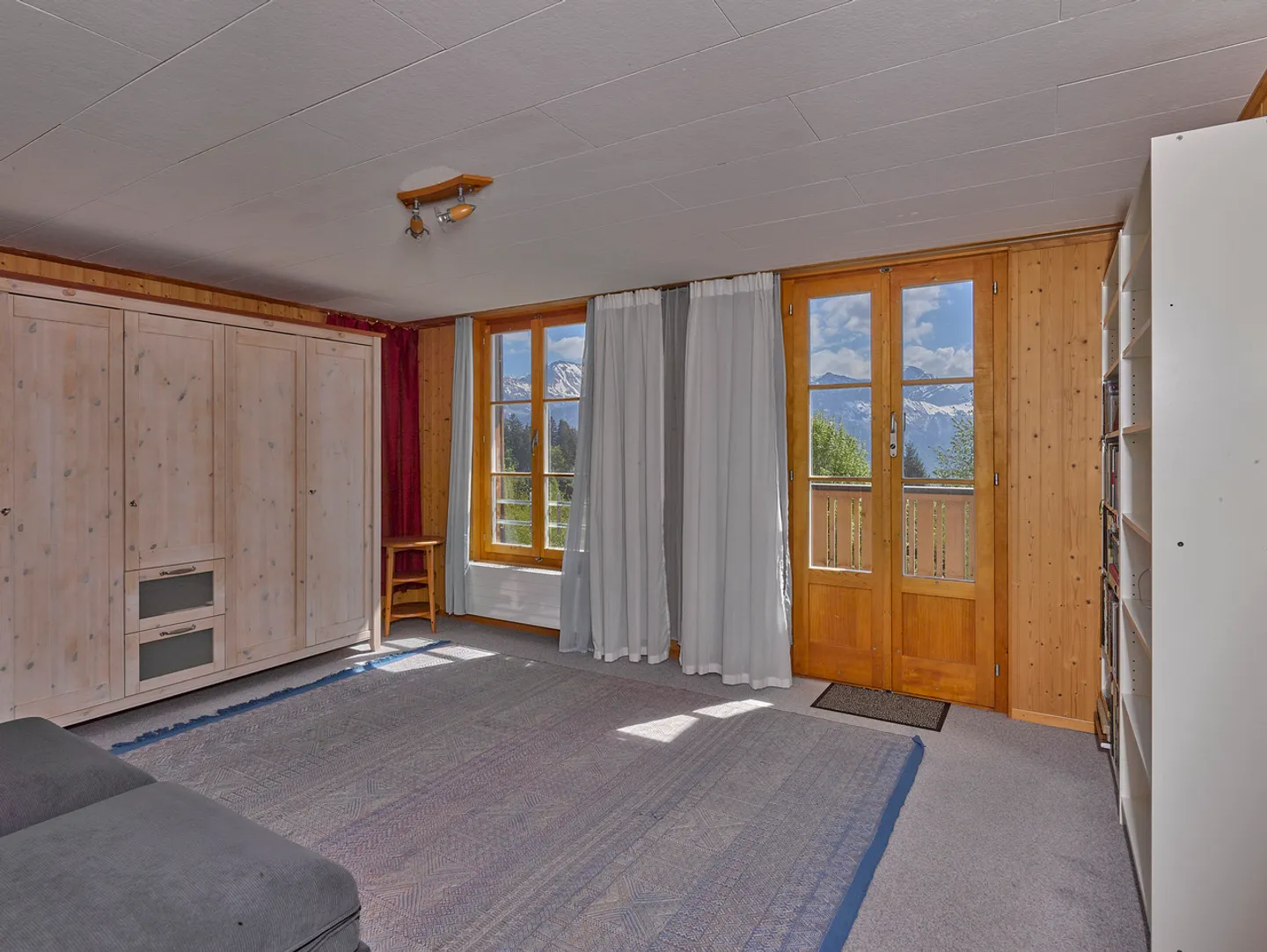 Chalet with Stunning Lake View - Photo 5 of 7