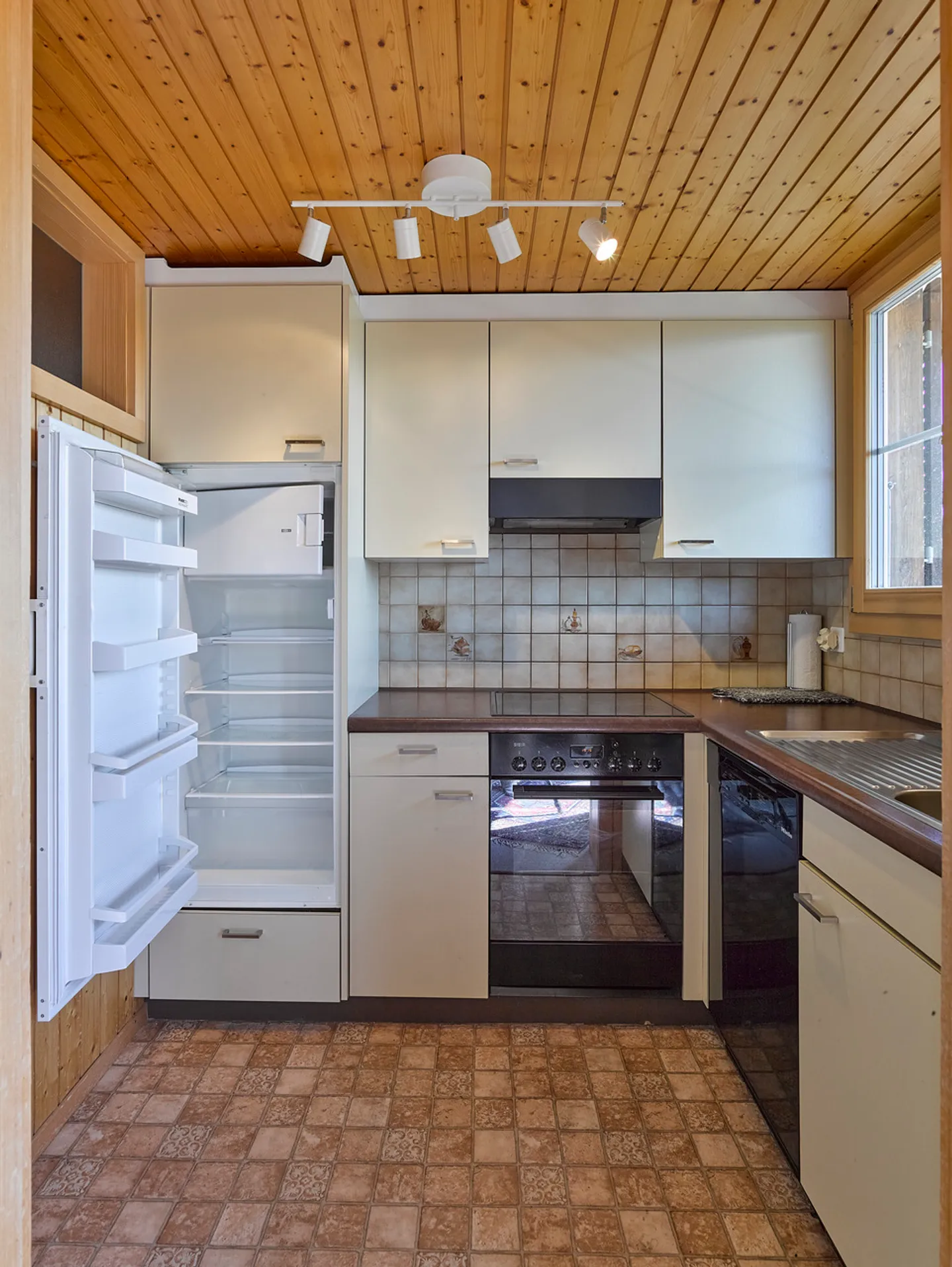 Chalet with Stunning Lake View - Photo 6 of 7