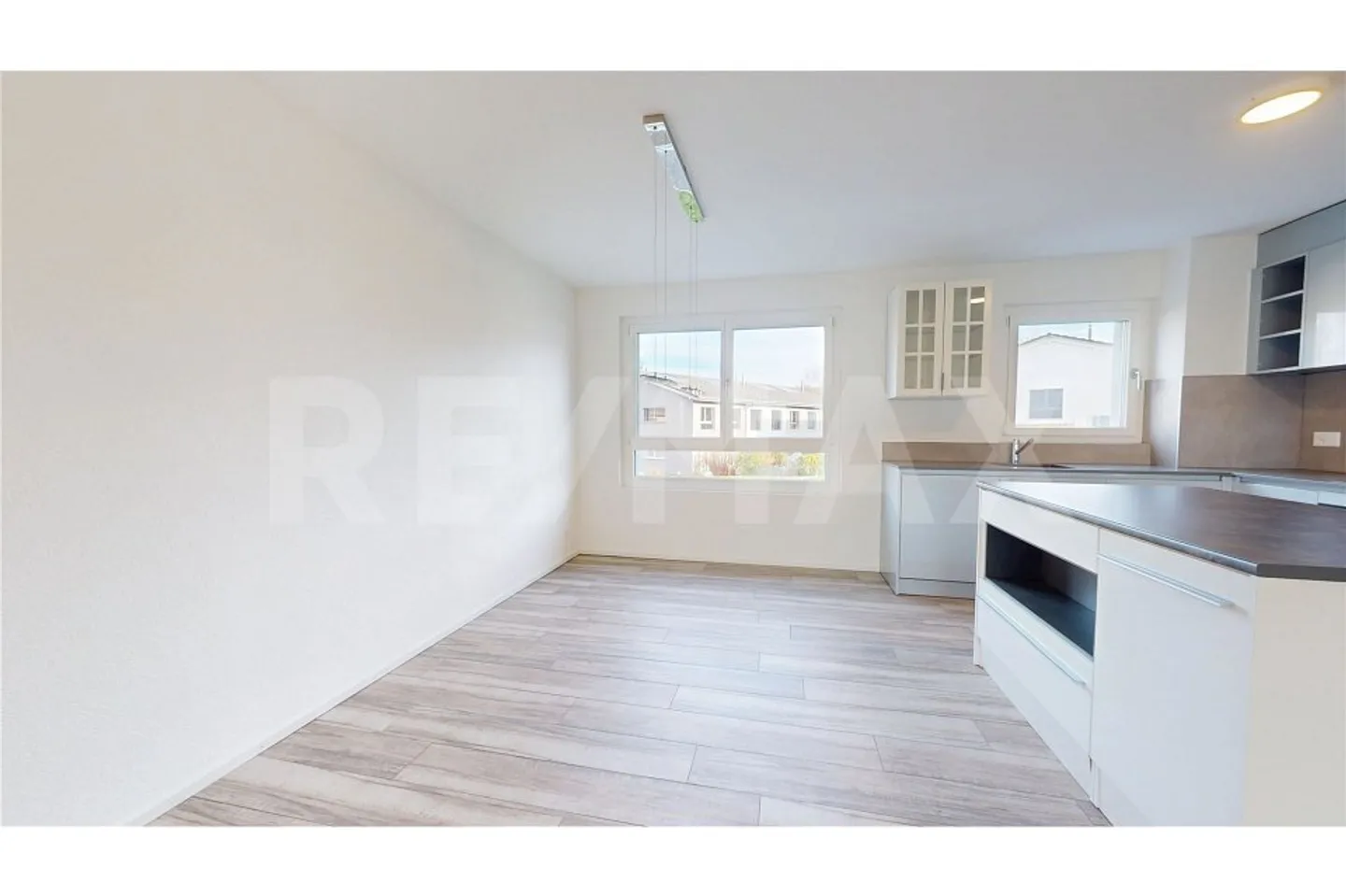 Prächtige 3,5-Zimmer-Wohnung von 100 m2, 15 Minuten vom Zentrum von Fribourg entfernt / Exklusivität RE/MAX - Photo 1 of 6