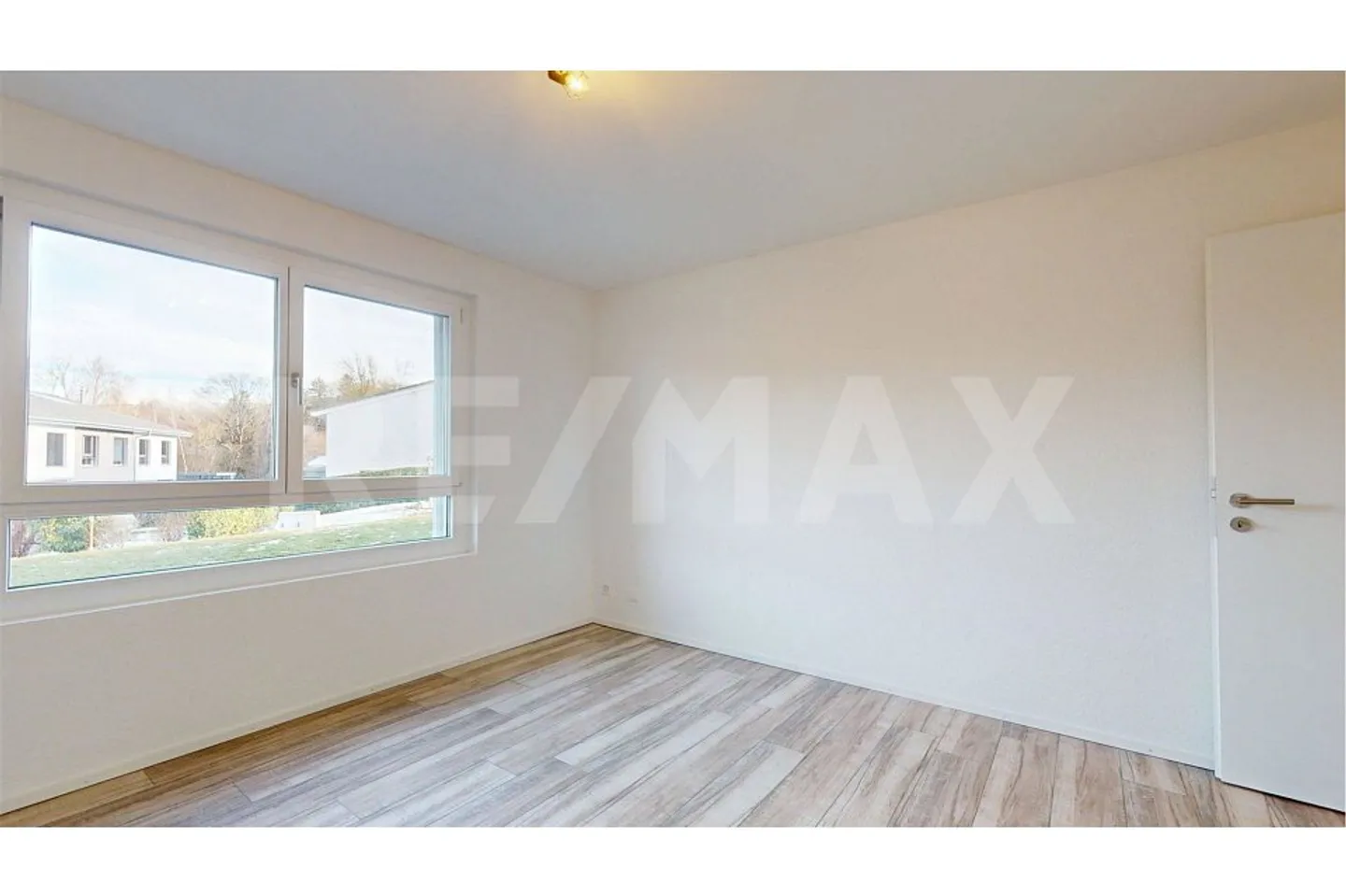 Prächtige 3,5-Zimmer-Wohnung von 100 m2, 15 Minuten vom Zentrum von Fribourg entfernt / Exklusivität RE/MAX - Photo 5 of 6