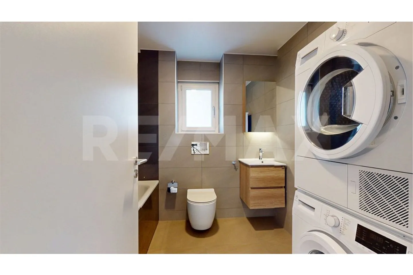 Prächtige 3,5-Zimmer-Wohnung von 100 m2, 15 Minuten vom Zentrum von Fribourg entfernt / Exklusivität RE/MAX - Photo 6 of 6