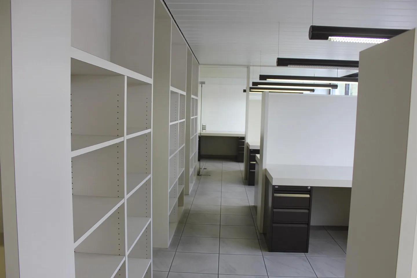 Espace de bureau de 165 m2 avec mobilier et division pratique des pièces - Photo 1 sur 22