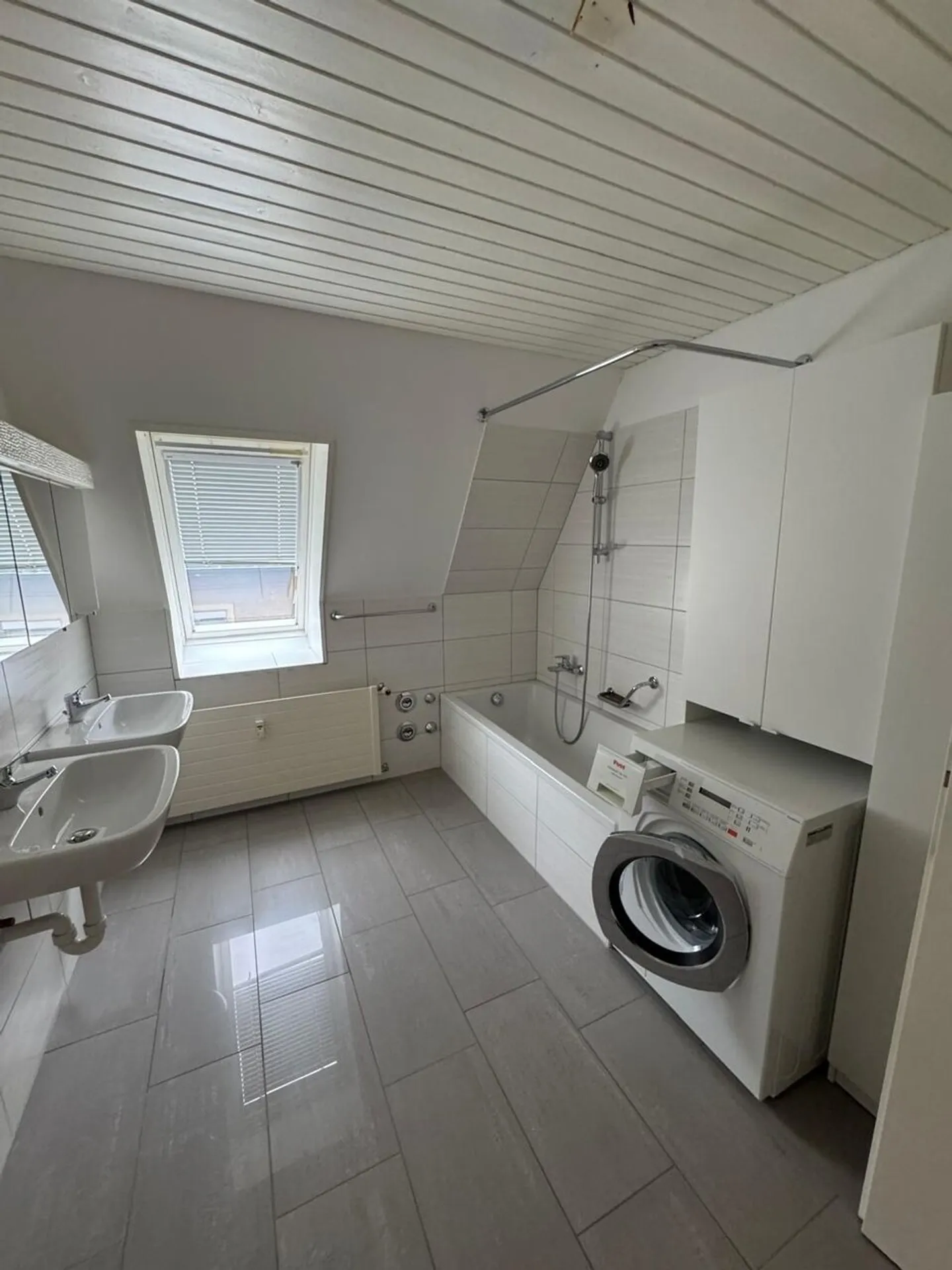 Charming Attic Apartment - Photo 4 of 5