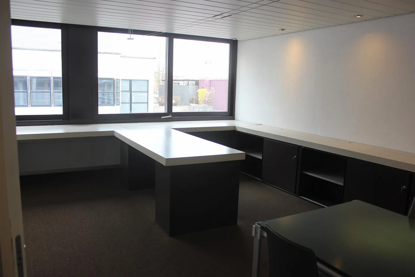 Espace de bureau de 165 m2 avec mobilier et division pratique des pièces - Photo 8 sur 22