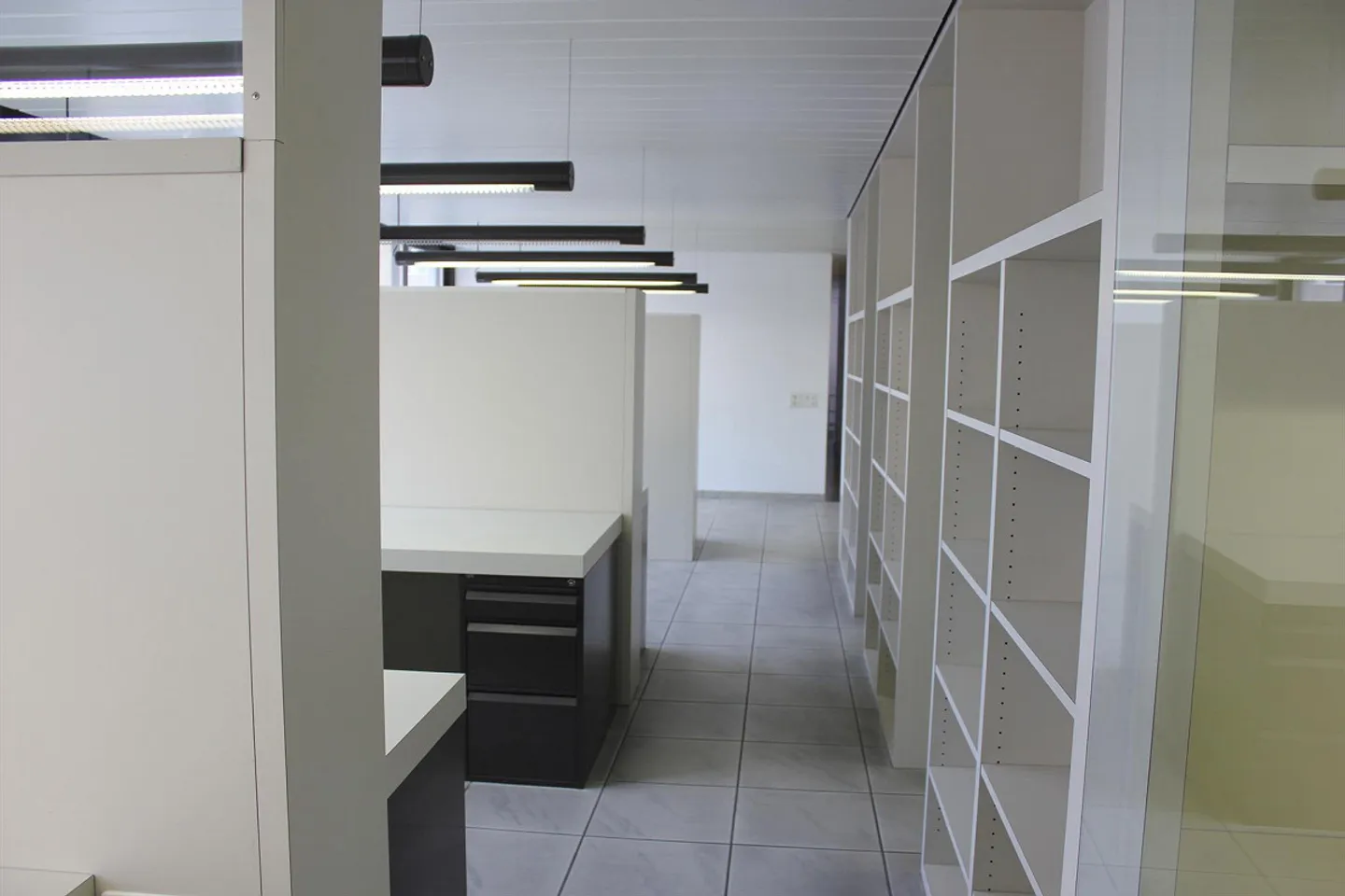 Espace de bureau de 165 m2 avec mobilier et division pratique des pièces - Photo 22 sur 22