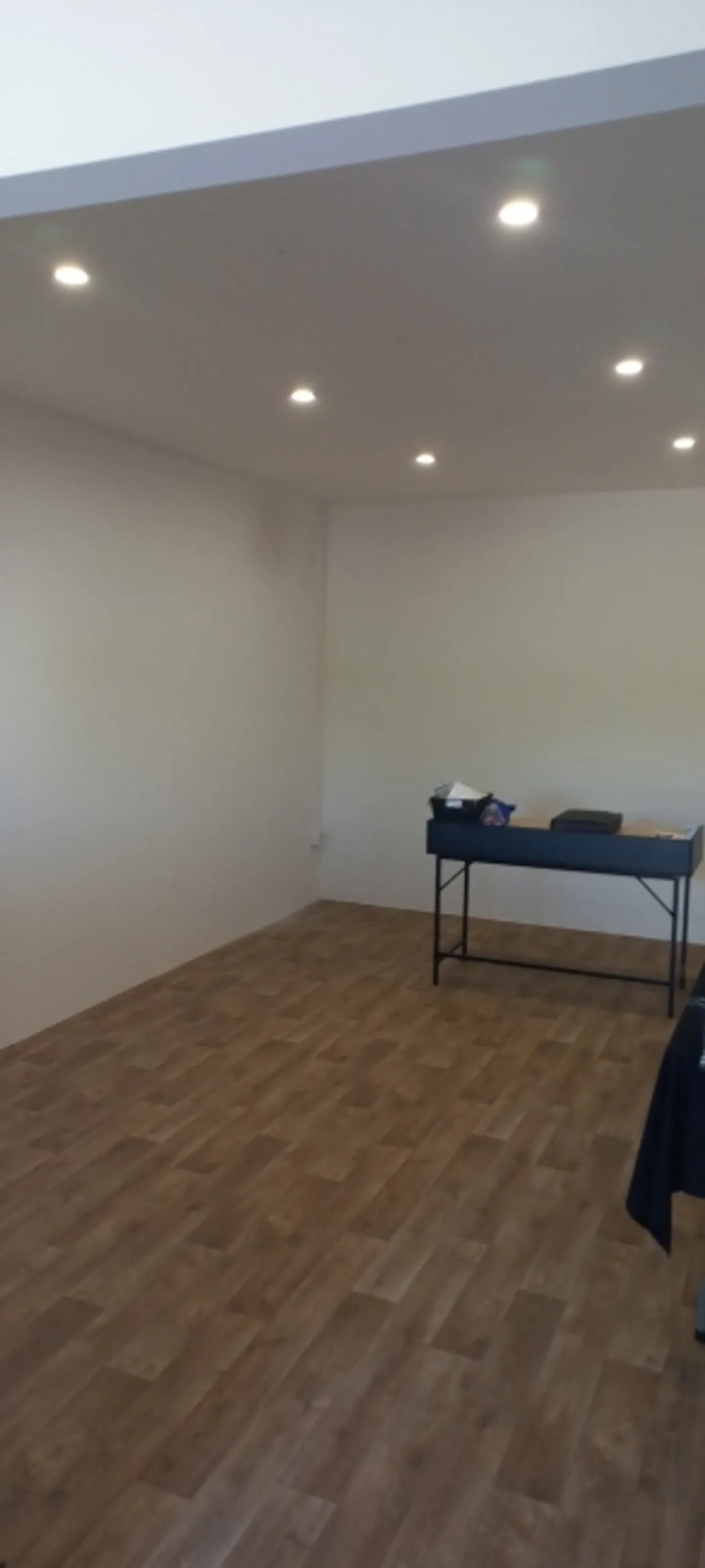 35 m2 Laboratorio negli Ateliers de la Côte - Fornitura e flusso d'acqua - Foto 3 di 5