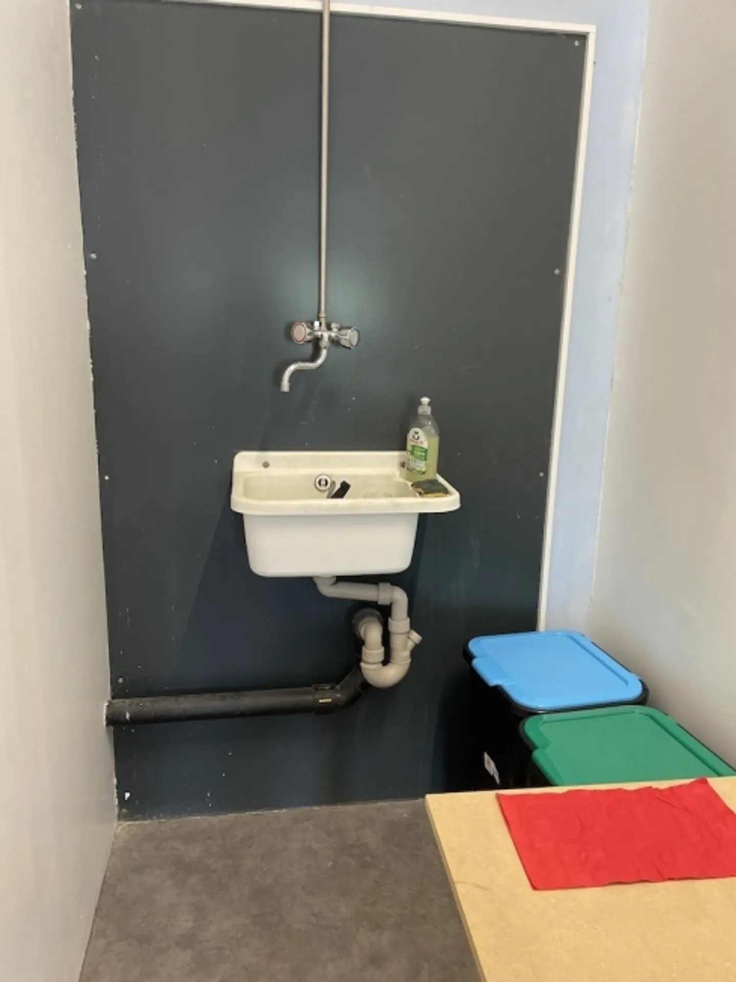 35 m2 Laboratorio negli Ateliers de la Côte - Fornitura e flusso d'acqua - Foto 4 di 5