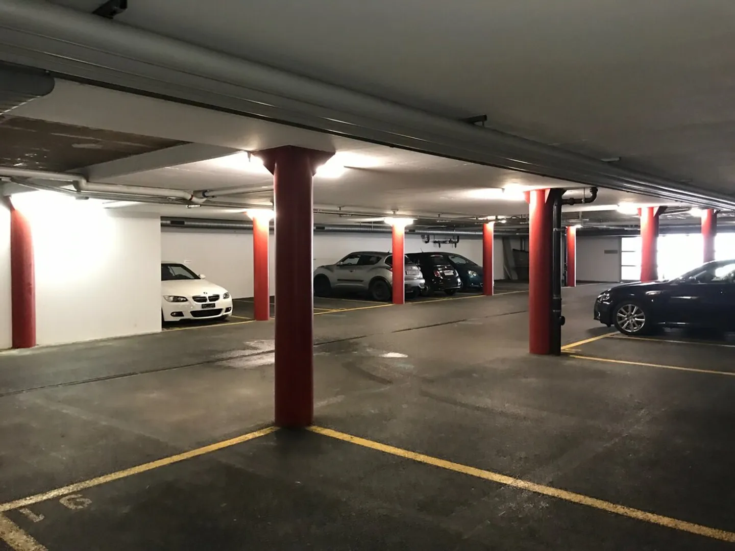 Posti auto interni in affitto - Foto 2 di 2