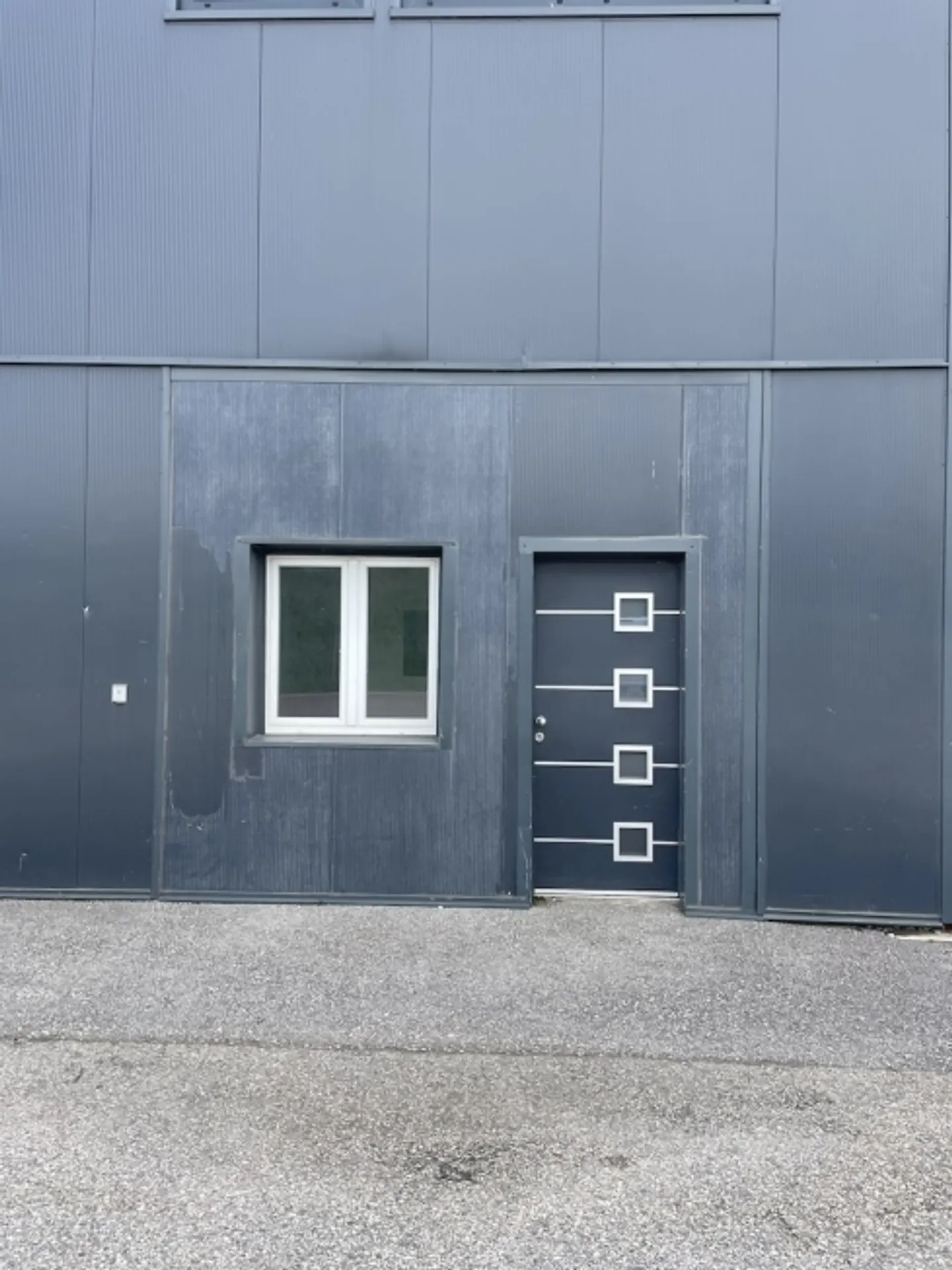 35 m2 Laboratorio negli Ateliers de la Côte - Fornitura e flusso d'acqua - Foto 2 di 5