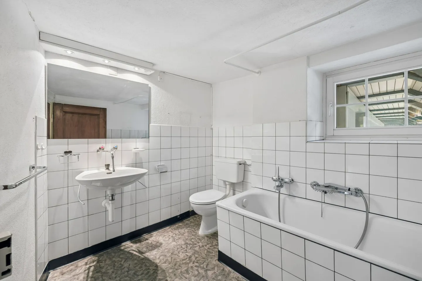 Charmantes 4-Zimmer-Reihenhaus (Flarz) mit grosszügigem Garten und Renovationspotential - Photo 10 sur 15