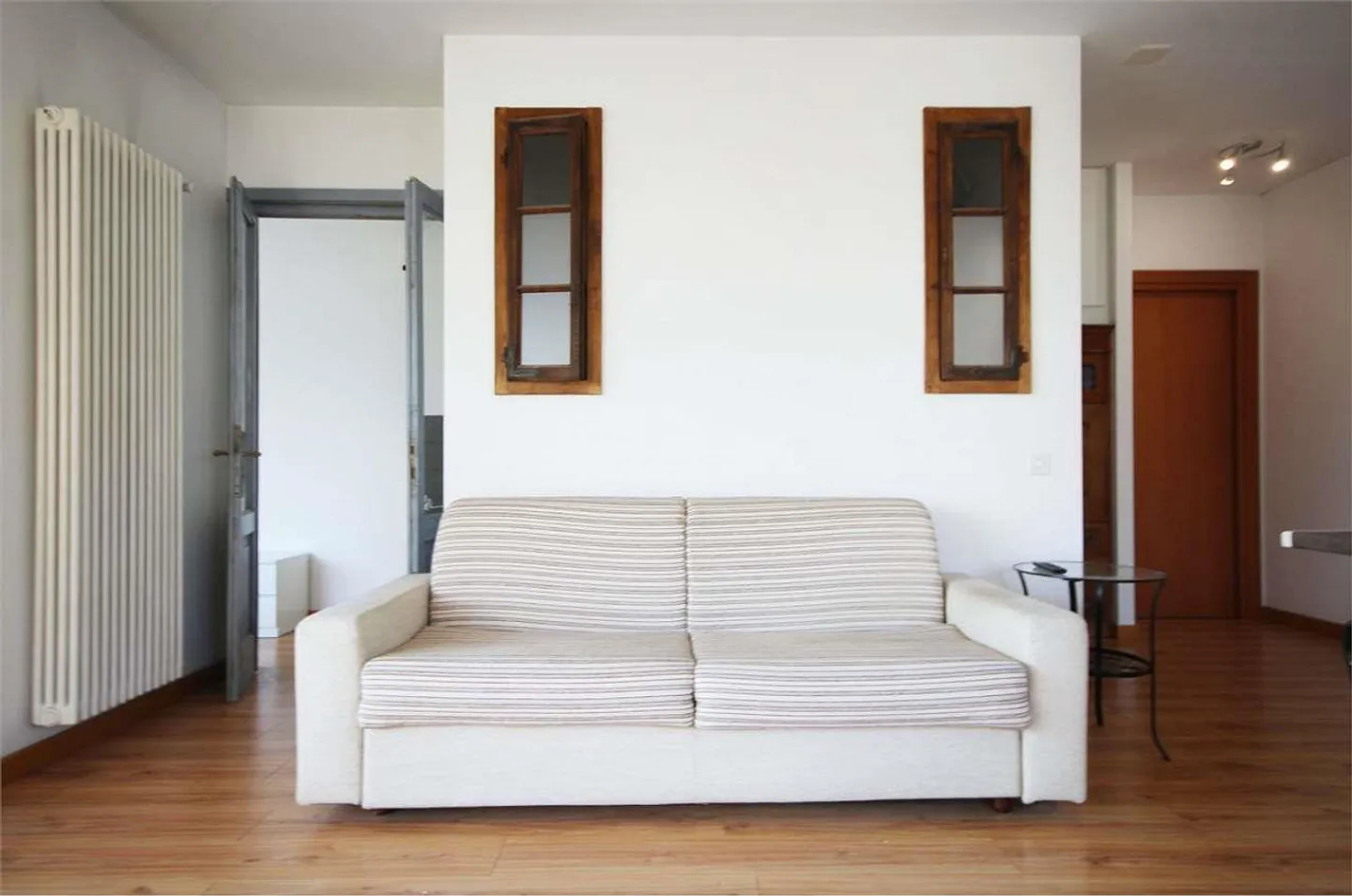 Attico con terrazza e vista libera vicino al centro - Foto 6 di 9