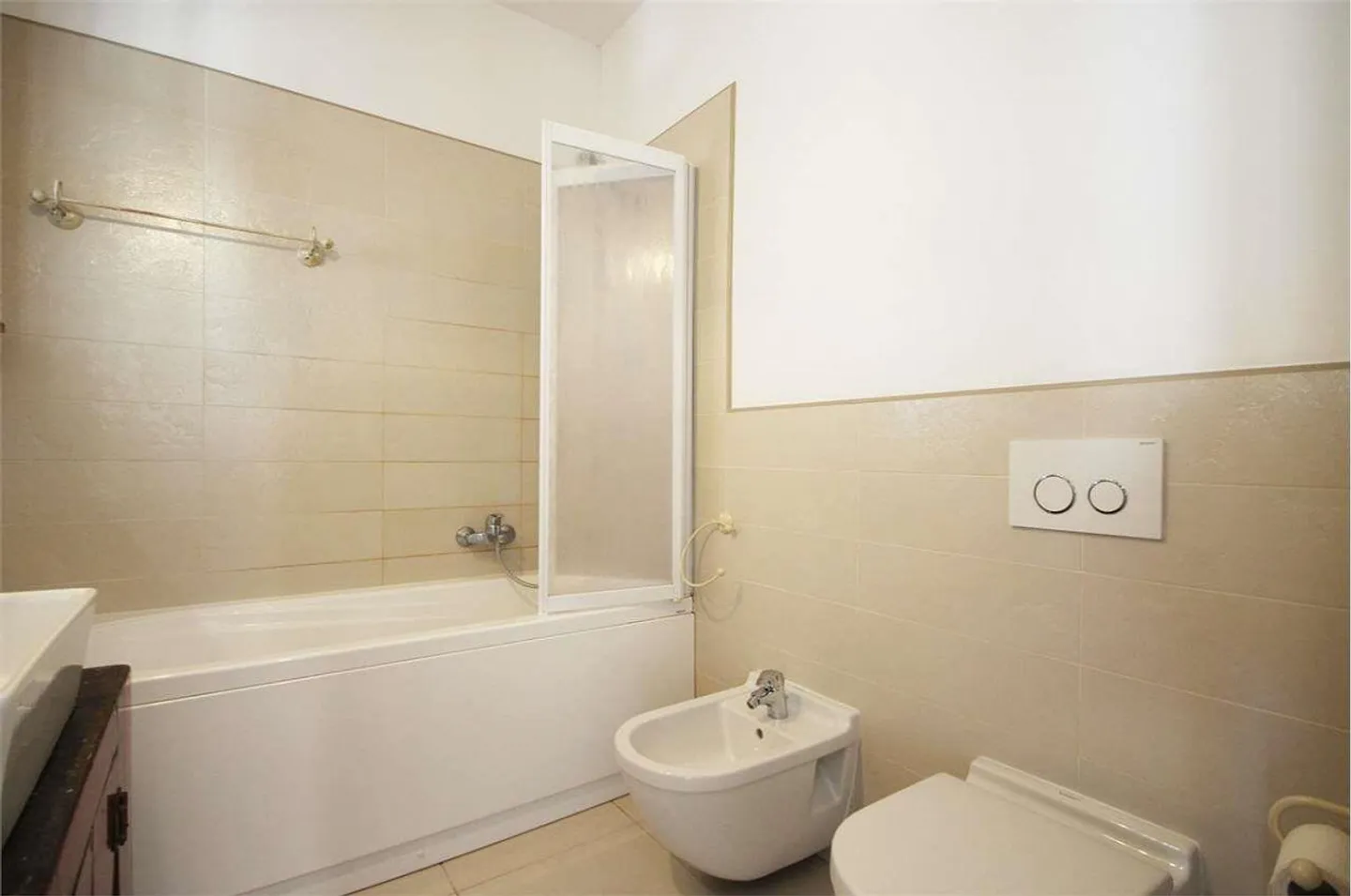 Attico con terrazza e vista libera vicino al centro - Foto 7 di 9