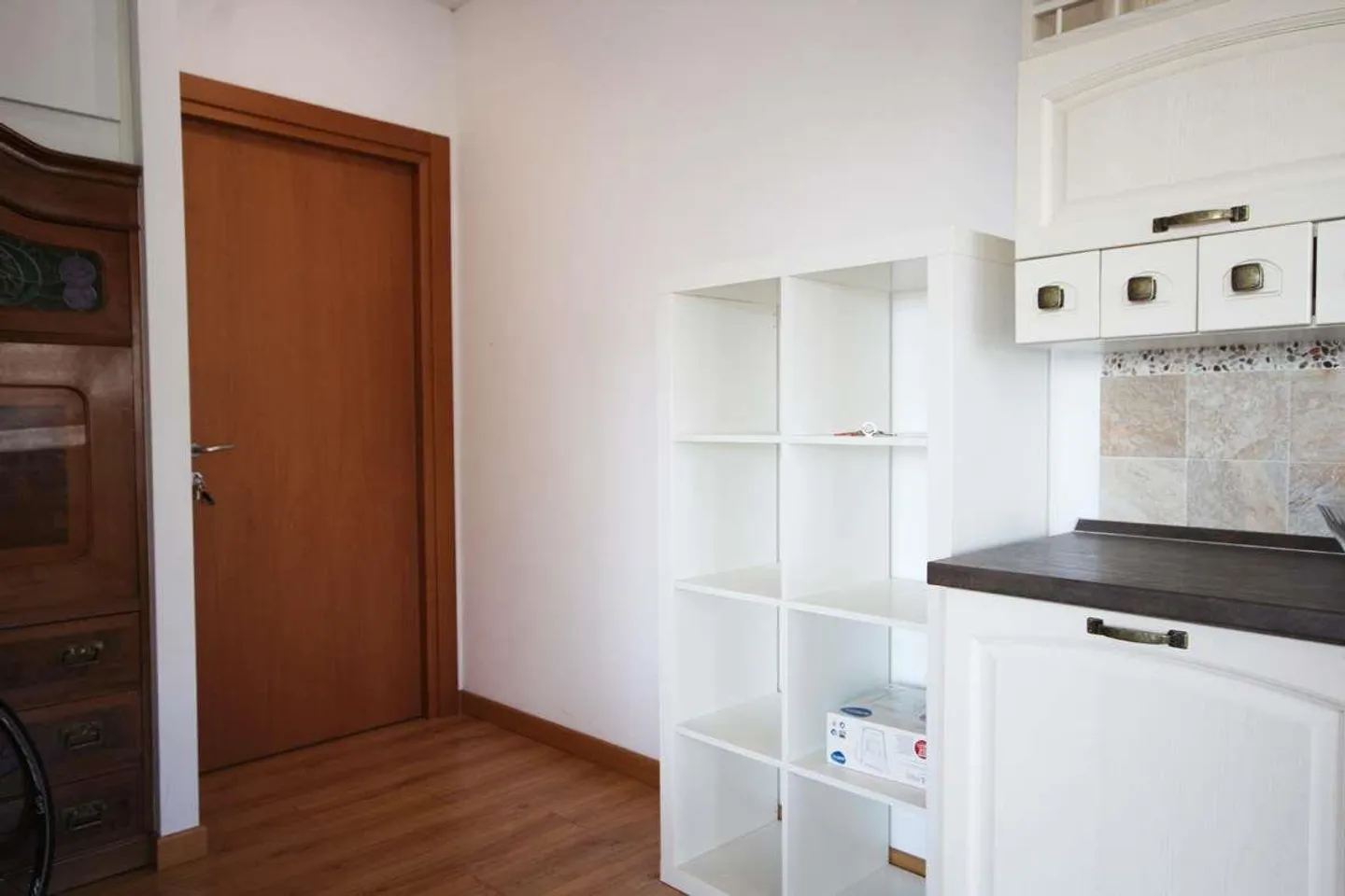 Attico con terrazza e vista libera vicino al centro - Foto 8 di 9