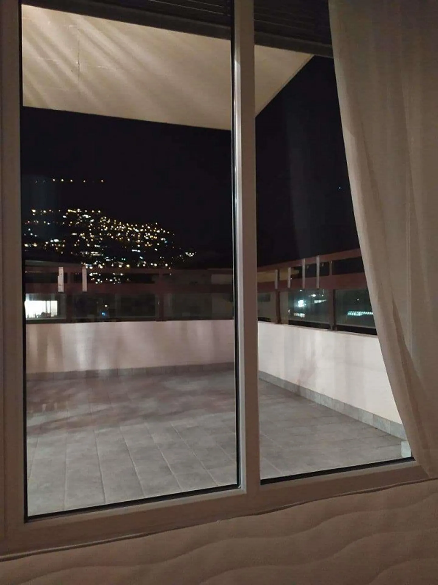 Attico con terrazza e vista libera vicino al centro - Foto 9 di 9