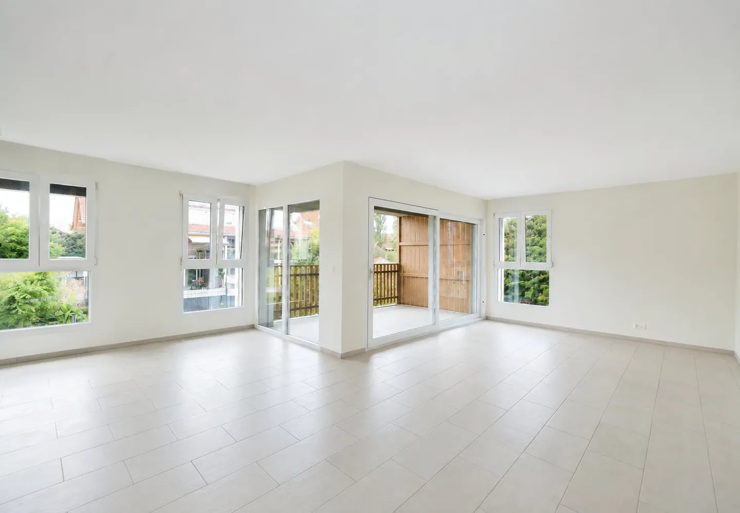 À vendre – Magnifique appartement PPE de 4.5 pièces avec 2 places de parc intérieures à Misery - Photo 2 of 8