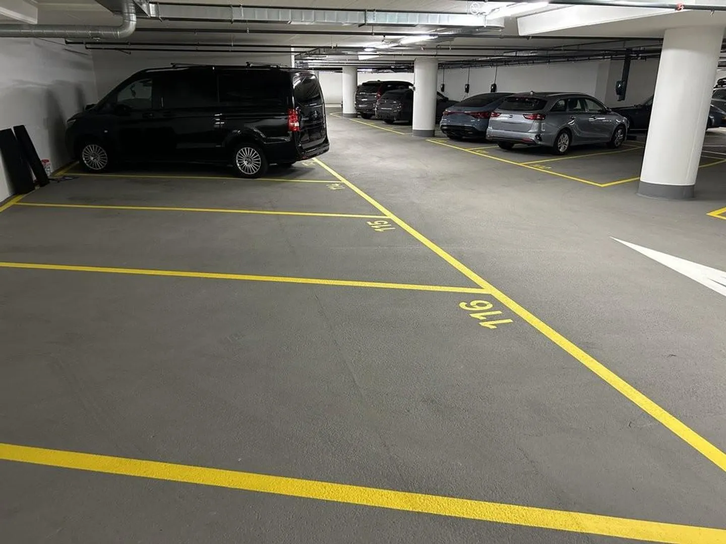 Espaces de stationnement spacieux à louer à Wiedikon - Photo 4 sur 8