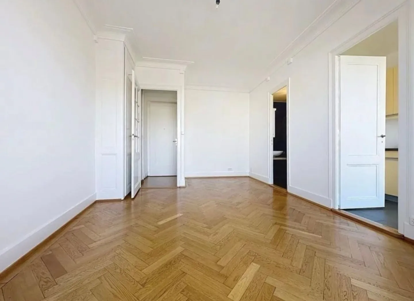 Very nice 2-room apartment in the city center of Geneva - Photo 3 of 7