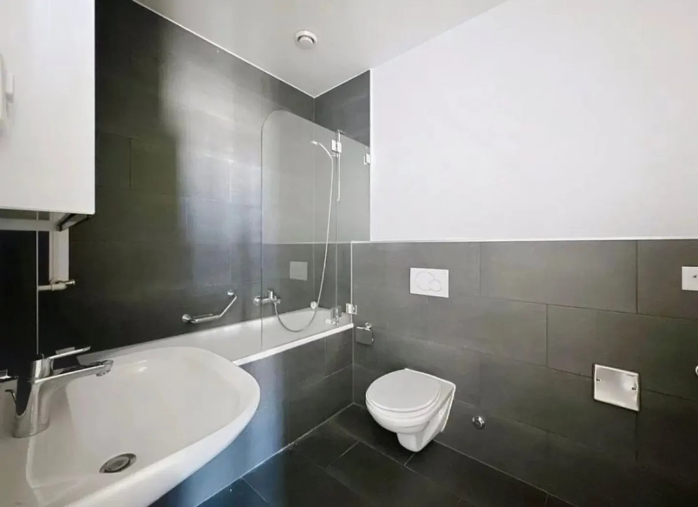 Very nice 2-room apartment in the city center of Geneva - Photo 7 of 7