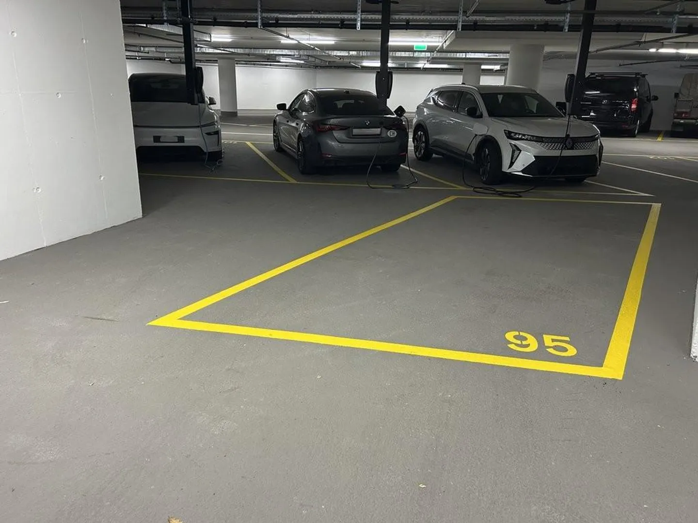 Espaces de stationnement spacieux à louer à Wiedikon - Photo 5 sur 8